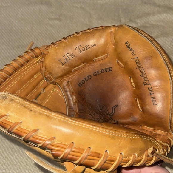 Vintage Rawlings catchers mitt heart of the hide - Picture 3 of 5